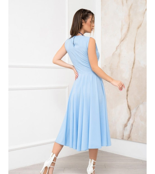 Синя класична сукня без рукавів