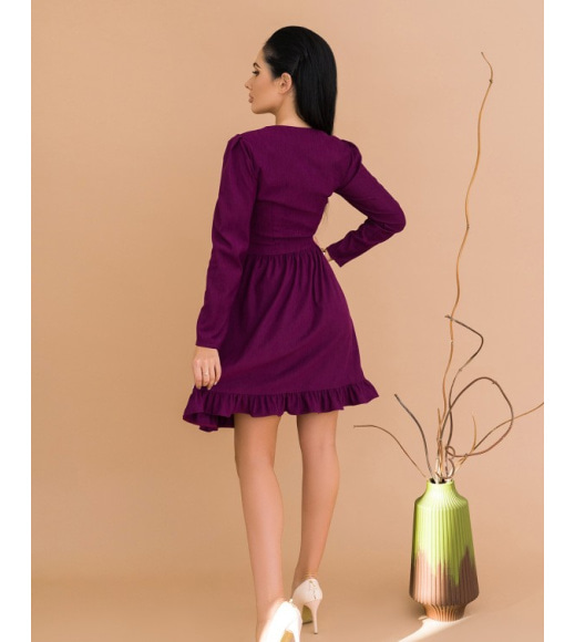 Фіолетова вельветова сукня з фігурним декольте
