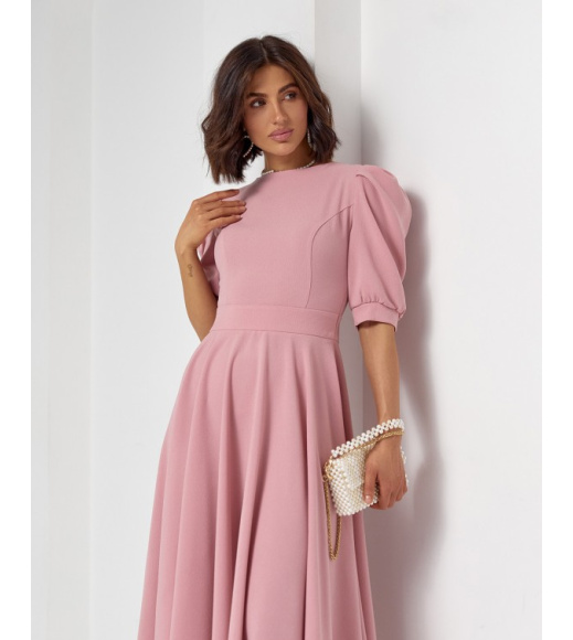 Рожеве плаття з декоративною спинкою