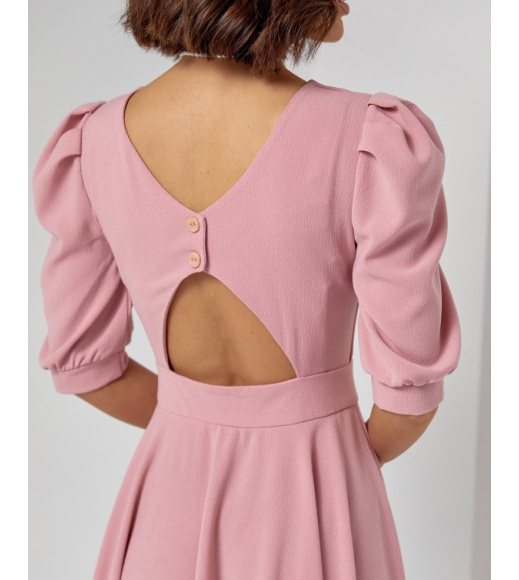 Розовое платье с декоративной спинкой
