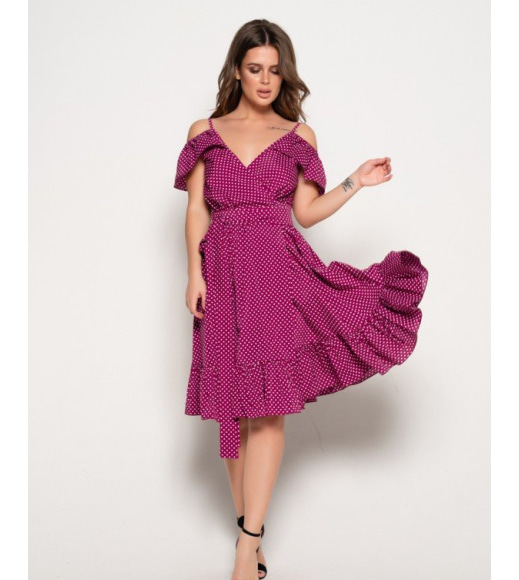 Фіолетова сукня в горошок з воланами і кроєм на запах