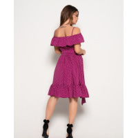 Фиолетовое платье в горошек с воланами и кроем на запах