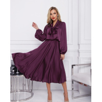 Фиолетовое шелковое платье с воротником-бантом