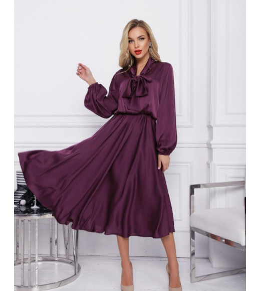 Фіолетова шовкова сукня з коміром-бантом