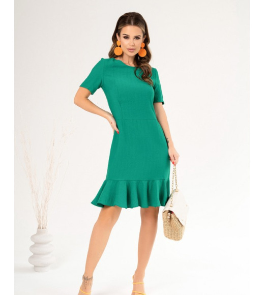 Зеленое льняное платье с нижним воланом