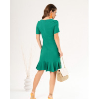 Зелена лляна сукня з нижнім воланом