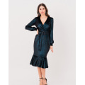 Чорна велюрова сукня з блакитним переливом