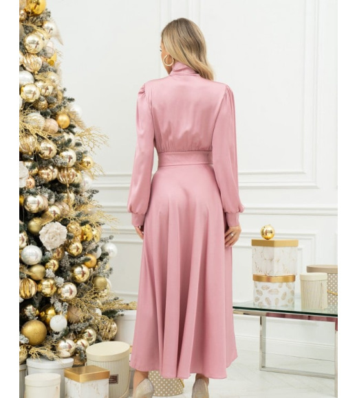 Розовое шелковое платье с бантом