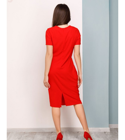 Червоне класичне призібране на талії плаття