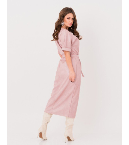 Розовое блестящее приталенное платье из эко-замши