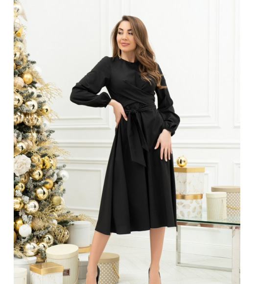 Черное приталенное платье с завязками