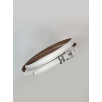 Тонкий ремень из белой эко-кожи