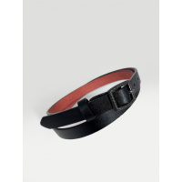 Черный тонкий ремень с фактурой