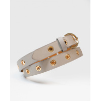 Серый кожаный ремень с люверсами