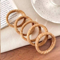 Набор из 5 бежево-коричневых резинок с принтом