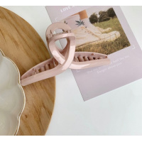 Розовая широкая заколка-крабик для волос