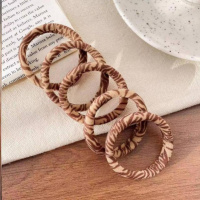 Набор из 5 коричнево-бежевый резинок с принтом