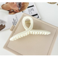 Белая широкая заколка-крабик для волос