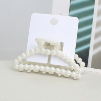 Белый жемчужный крабик для волос