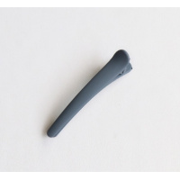 Матовая заколка-крокодильчик серого цвета