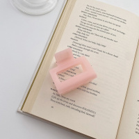 Прямоугольный крабик розового цвета