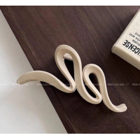 Светло-бежевая матовая заколка-крабик