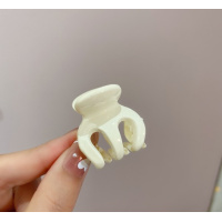 Белый маленький краб для волос