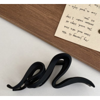 Черная матовая заколка-крабик