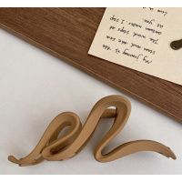 Бежевая матовая заколка-крабик