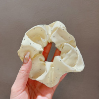 Молочная резинка для волос со стразами