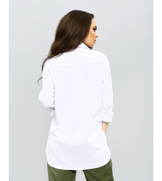 Біла лляна сорочка з подовженою спинкою