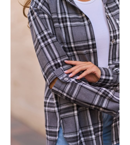 Фланелевая серая рубашка с вырезами на рукавах