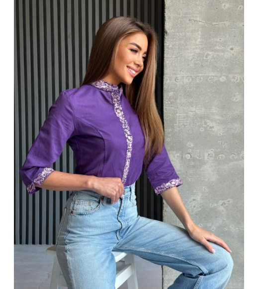 Фиолетовая льняная рубашка с вышивкой на манжетах