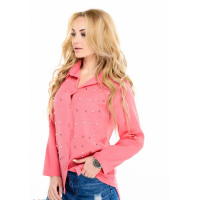 Розовая свободная рубашка с бусинами спереди