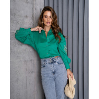 Хлопковая зеленая рубашка с вышивкой на рукавах