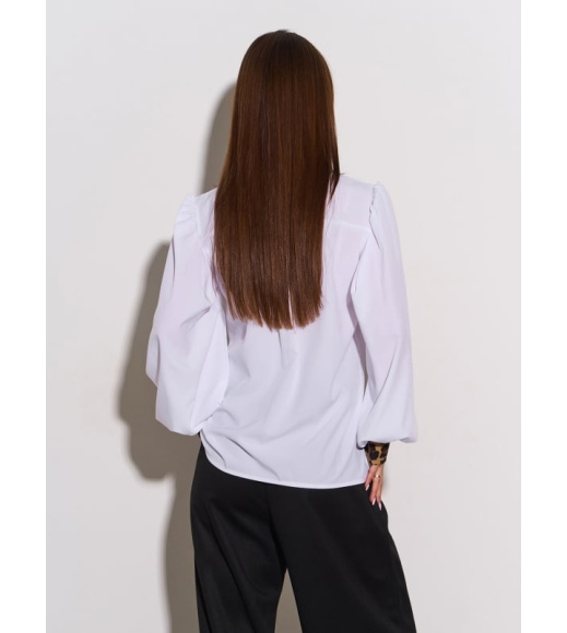 Белая рубашка с объемными рукавами и анималистическими вставками