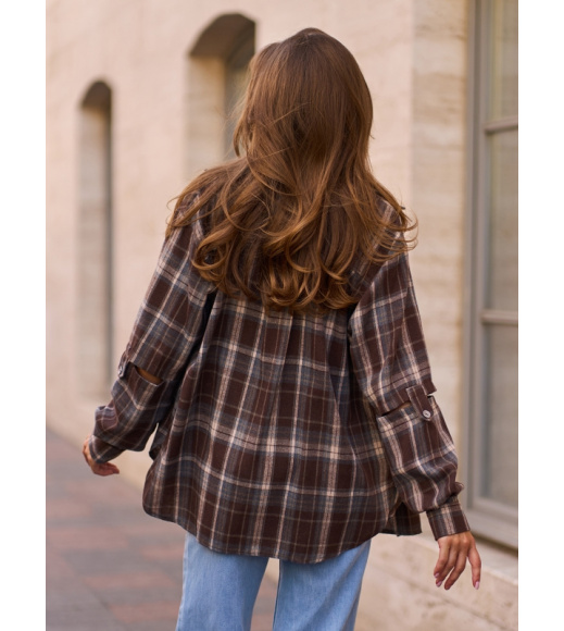 Коричнево-серая фланелевая рубашка с вырезами на рукавах