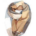 Коричневый клетчатый шарф-палантин с бахромой