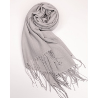 Серый однотонный шарф-палантин с бахромой