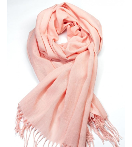 Світло-рожевий однотонний шарф-палантин із бахромою