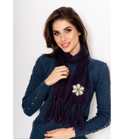 Фіолетовий вовняний шарф декорований вишивкою і бахромою