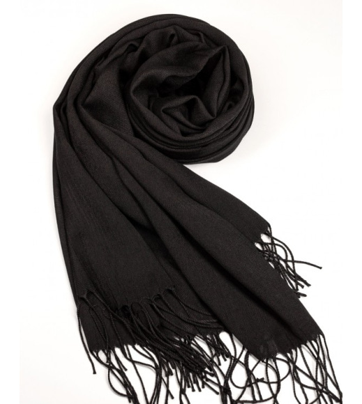 Чорний однотонний шарф-палантин з бахромою