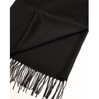 Черный однотонный шарф-палантин с бахромой