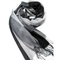 Серый тонкий клетчатый шарф-палантин