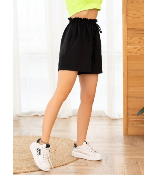 Черные текстурированные шорты с рюшами на талии