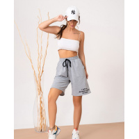 Серые трикотажные шорты с надписью