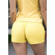 Спортивные легкие шорты желтого цвета с боковыми вставками