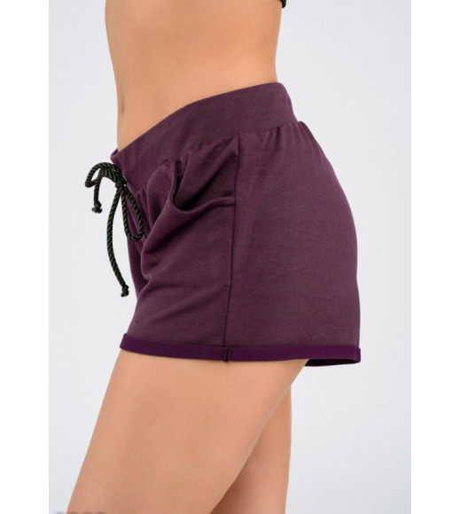Фиолетовые шорты с узкими отворотами и шнурком в поясе