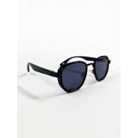 Солнцезащитные очки черного цвета