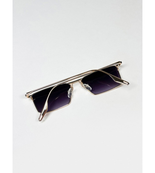 Прямоугольные очки с черными линзами